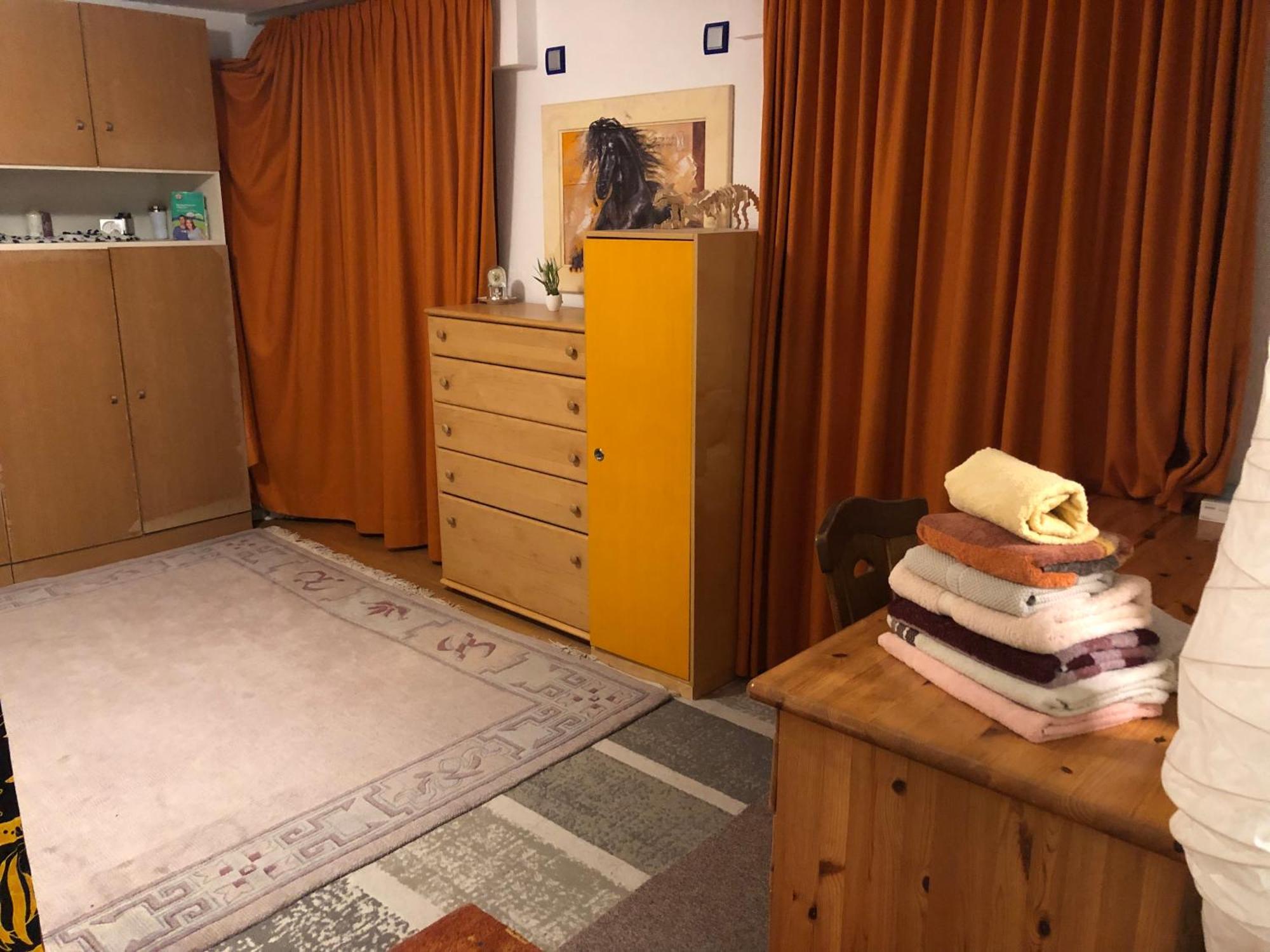 Aussichtszimmer Mit Modernem Glasbad Und Balkon Кобленц