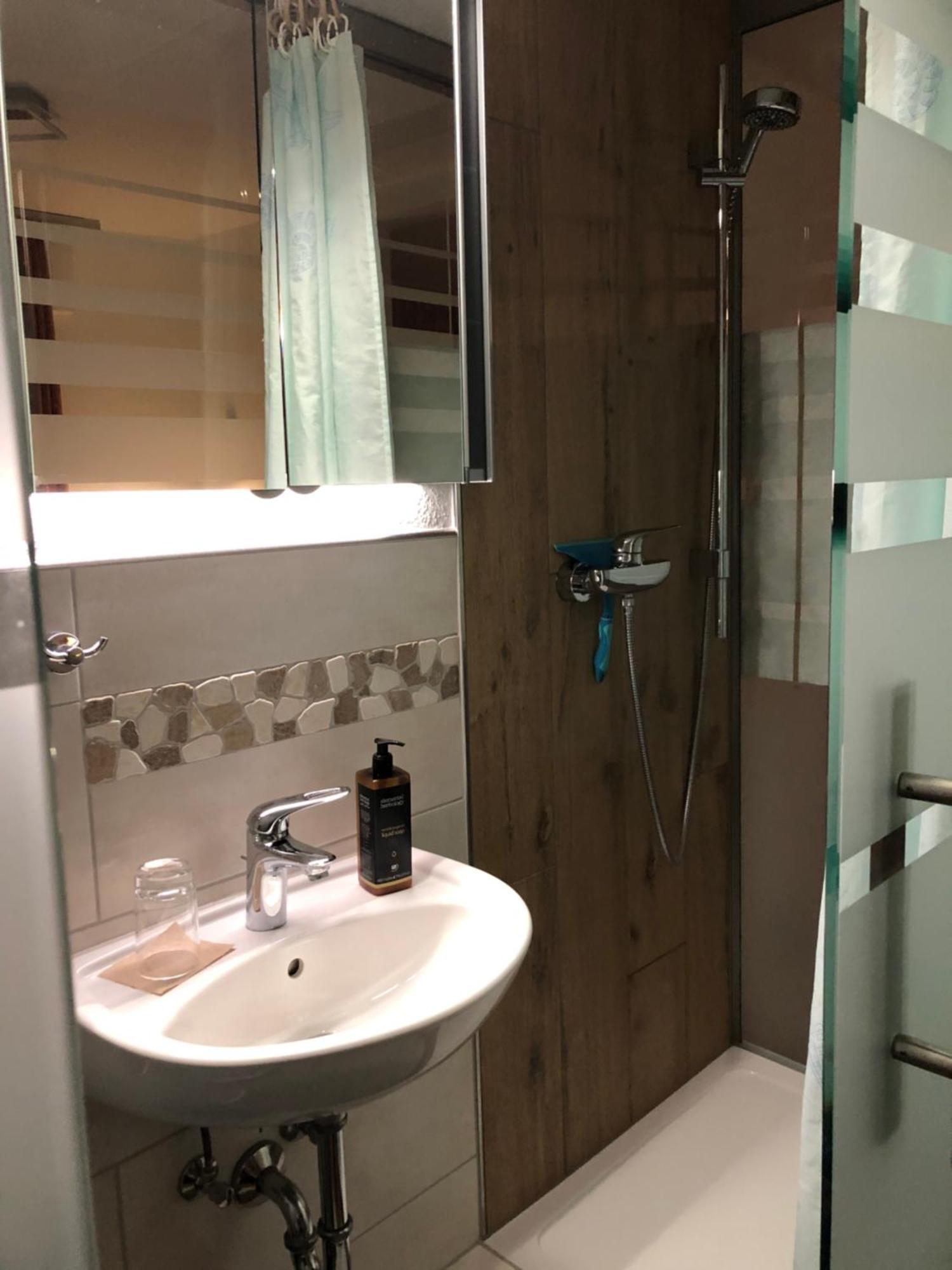 Aussichtszimmer Mit Modernem Glasbad Und Balkon * Кобленц